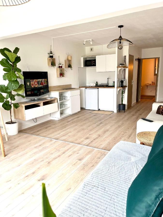 Le sud plage et piscine Gassin Extérieur photo